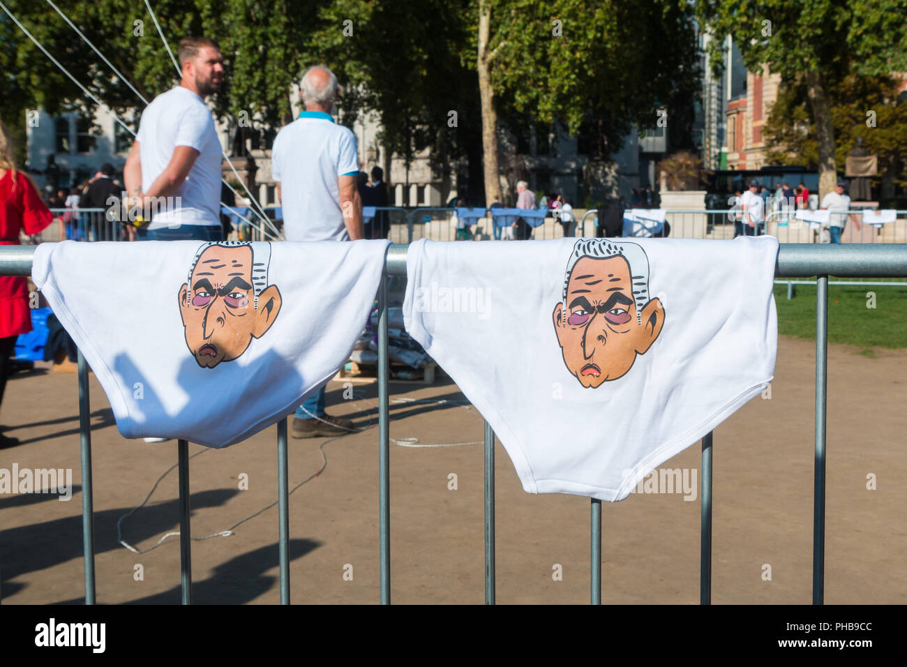 London, Großbritannien. 13. Juli 2018. Khan Ballon schwimmt über Parliament Square Credit: Zefrog/Alamy leben Nachrichten Stockfoto