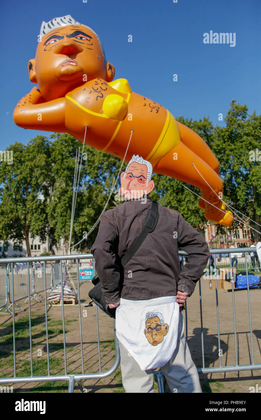 London, Großbritannien. 1. September 2018. Demonstrant von Sadiq Khan an den Ballon Kredit: Alex Cavendish/Alamy leben Nachrichten Stockfoto