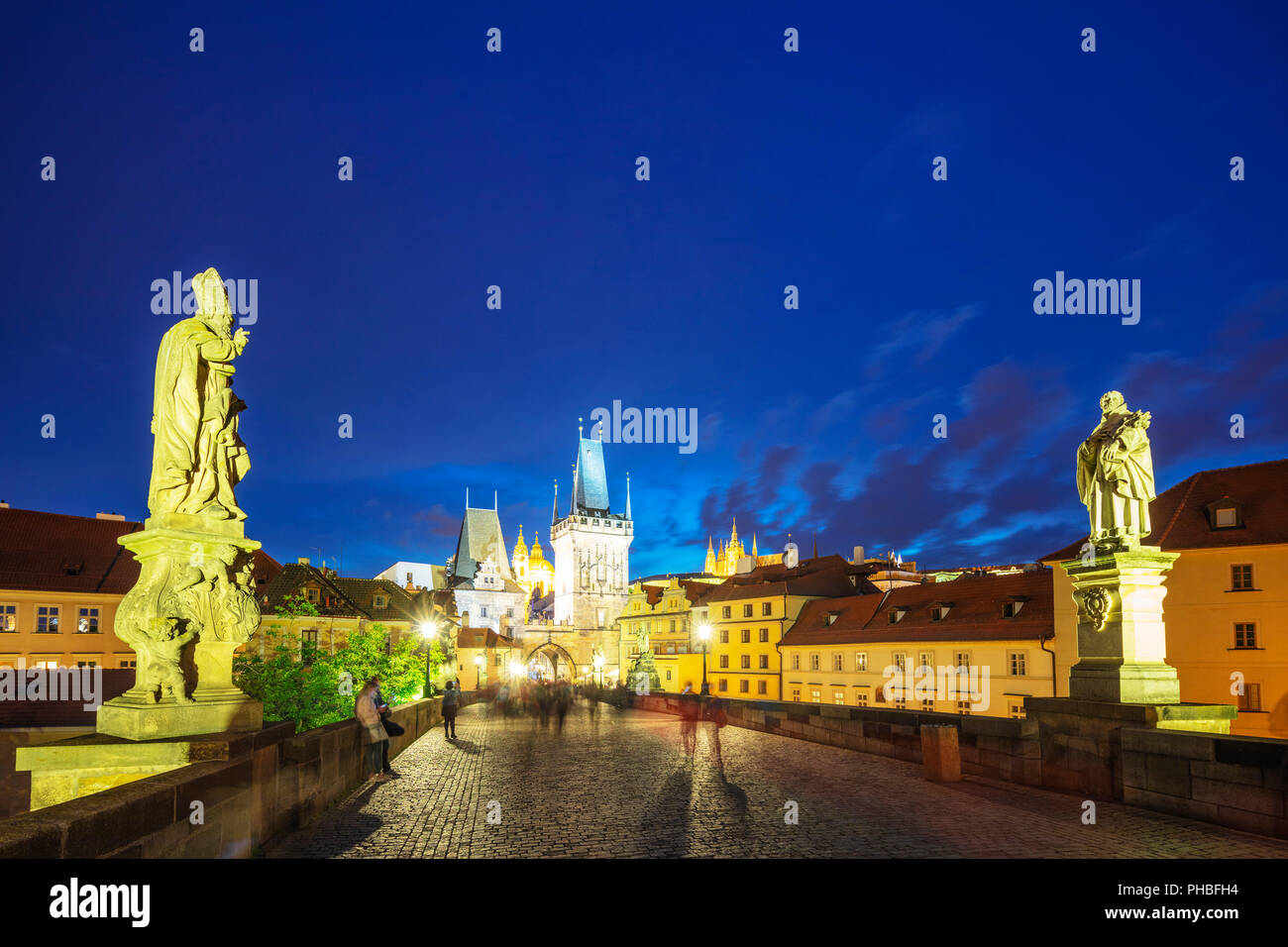 Im 14. Jahrhundert die Karlsbrücke, Prager Burg und der St. Veitsdom, Prag, UNESCO-Weltkulturerbe, Böhmen, Tschechische Republik, Europa Stockfoto