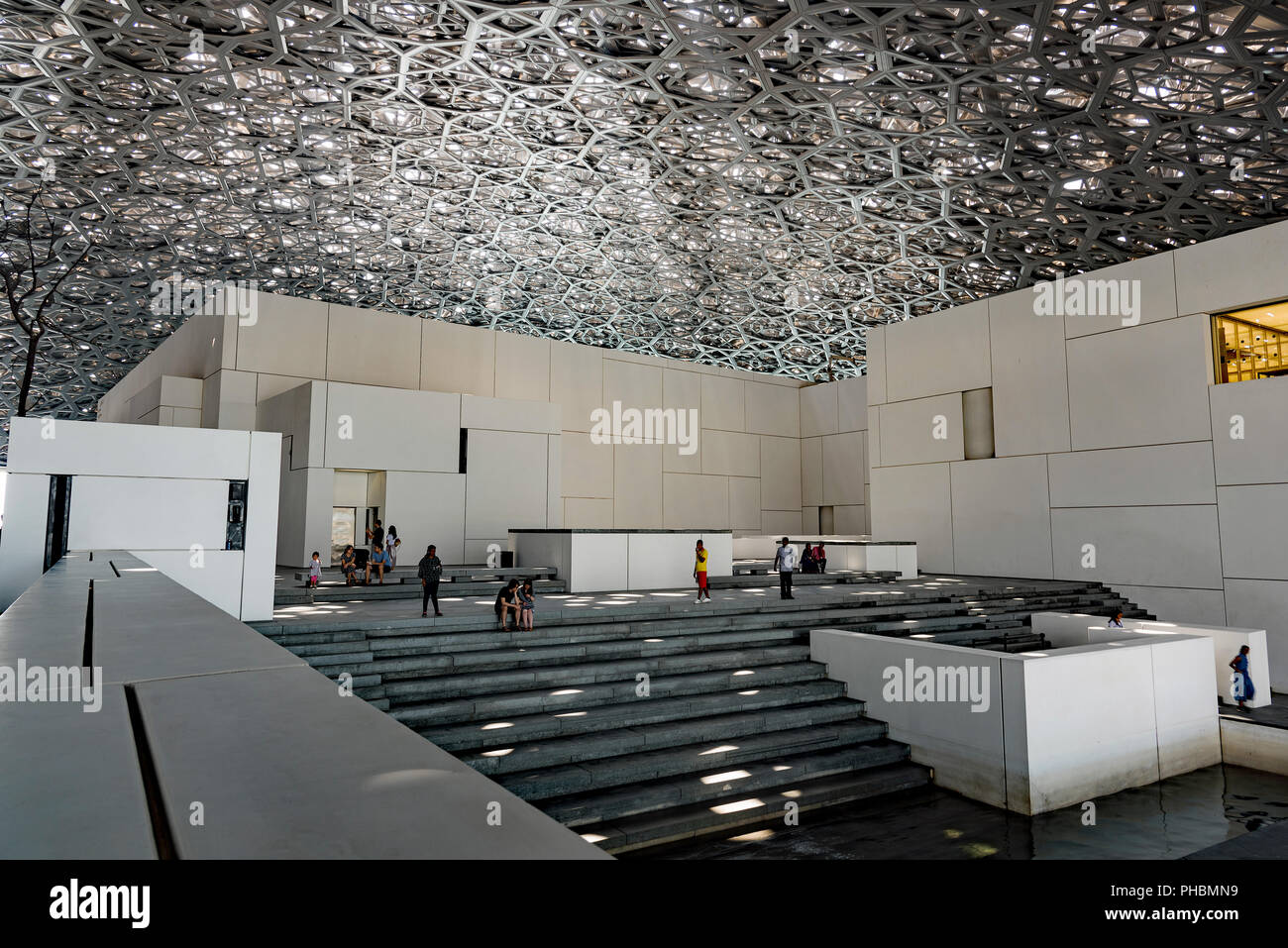 Bilder der Innenhof des Louvre Abu Dhabi, V.A.E. Stockfoto