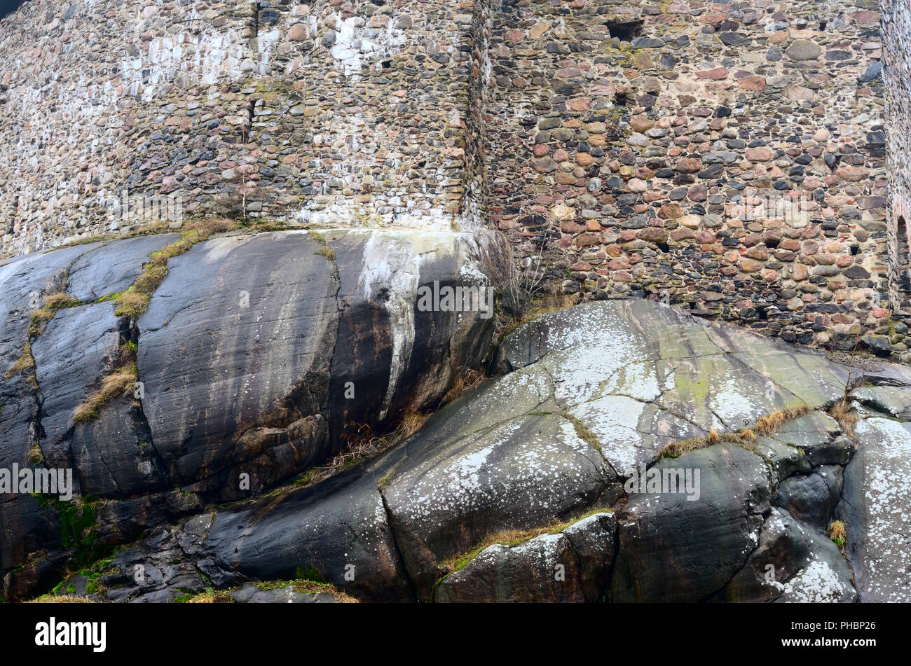 Steinmauer einer mittelalterlichen Burg Stockfoto