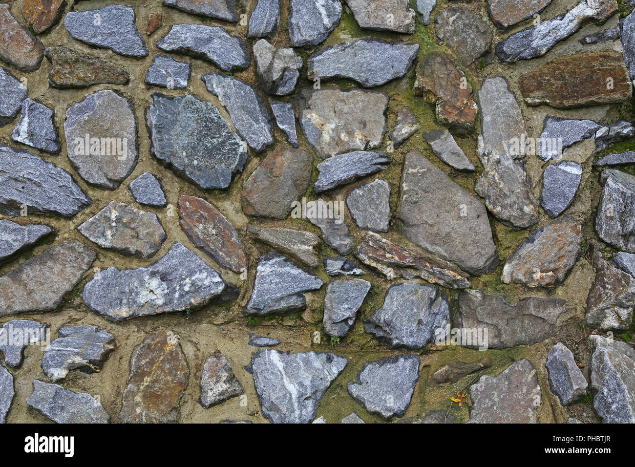 Stützmauer der grauen Steinen Stockfoto