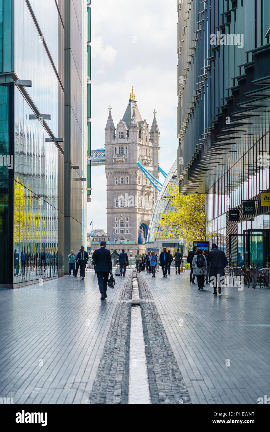 London Bridge City, der Bereich zwischen der London Bridge und der Tower Bridge auf der Südseite der Themse, London, England, Vereinigtes Königreich, Europa Stockfoto