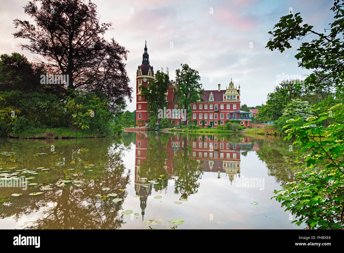 Neues Schloss Schloss von Prinz Hermann-von-Puckler-Muskau, UNESCO Welterbe Muskauer Park, Bad Muskau, Sachsen, Deutschland, Europa gebaut Stockfoto