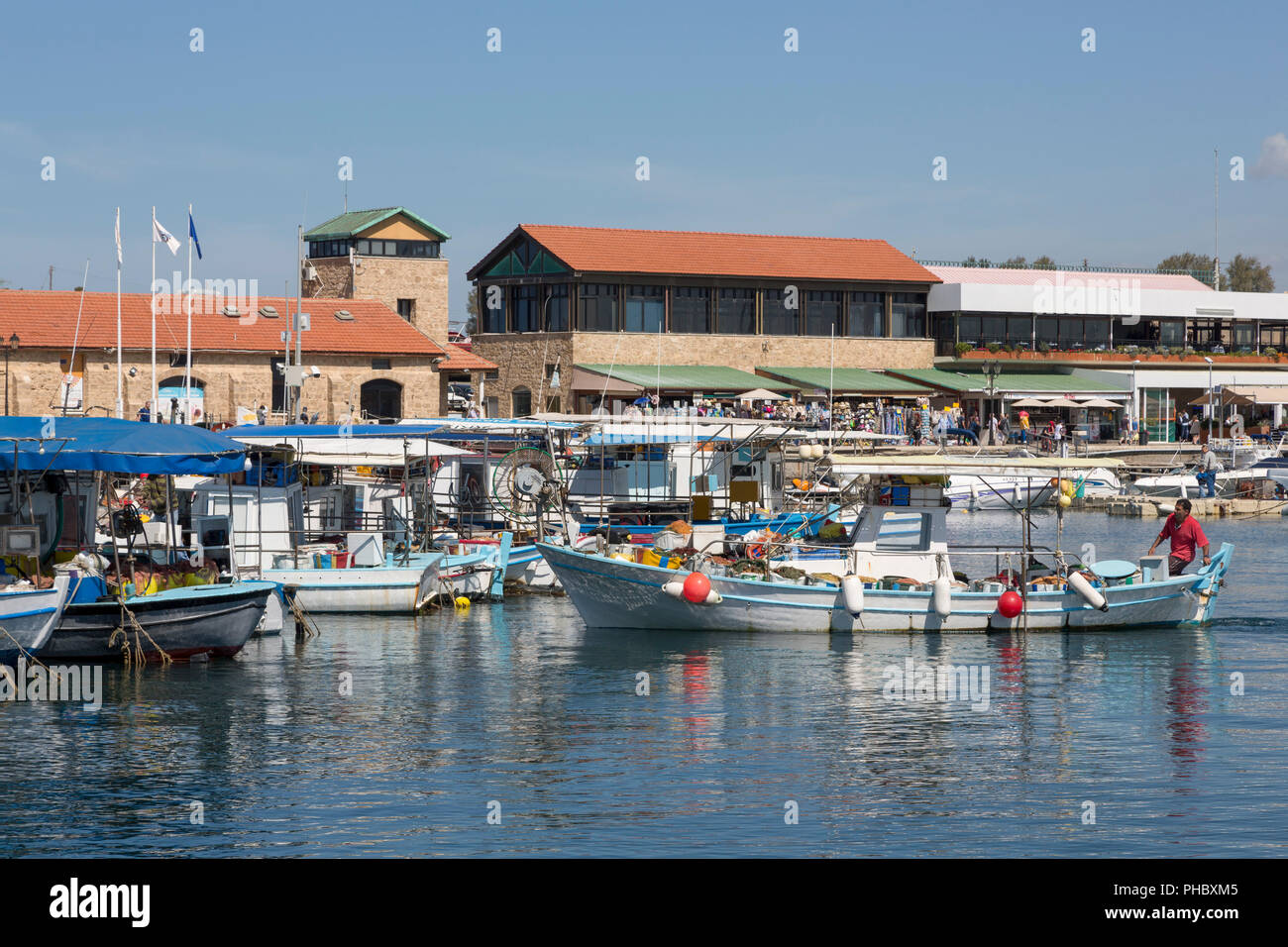 Traditionelle Fischerboote im Hafen von Paphos im Süden Zyperns, Mittelmeer, Europa günstig Stockfoto
