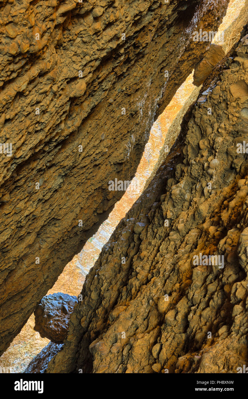 Felsen klemmt in der Echidna Chasm, Australien Stockfoto