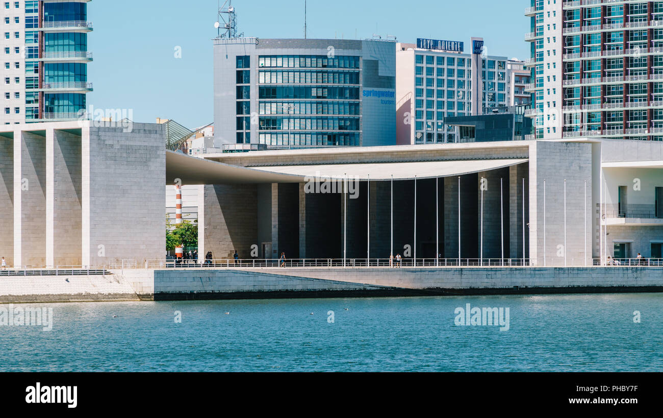 Lissabon, Portugal - 18. AUGUST 2017: Parque das Nacoes (Park der Nationen) in Lissabon ist ein modernes Kulturzentrum Stockfoto
