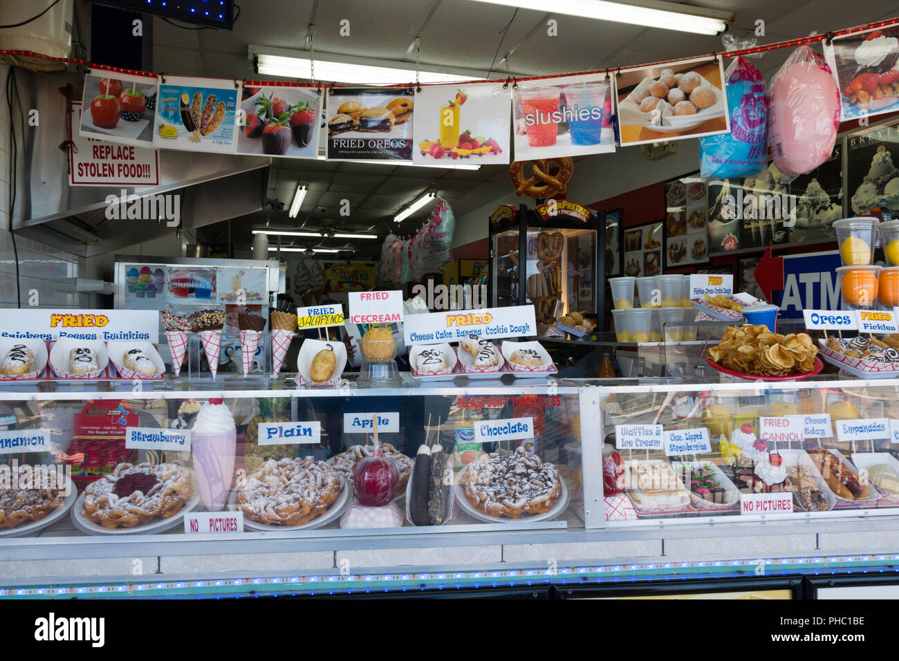Trichter Kuchen ist ein beliebtes Dessert am Boardwalk Stockfoto