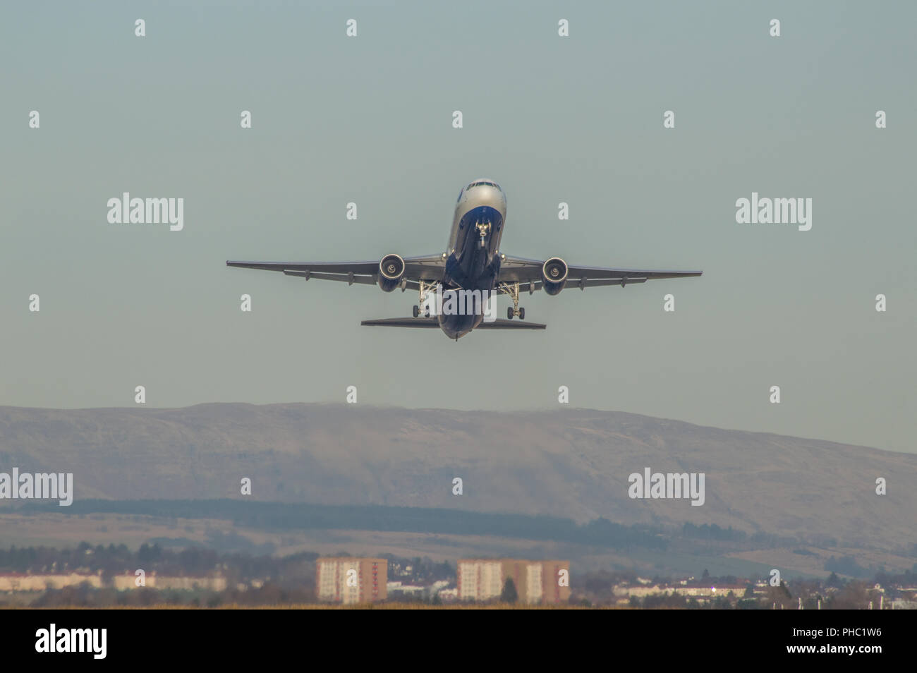 British Airways Boeing 767 Shuttleservice gesehen Abflug Flughafen Glasgow, Renfrewshire, Schottland - 28. Februar 2016 Stockfoto