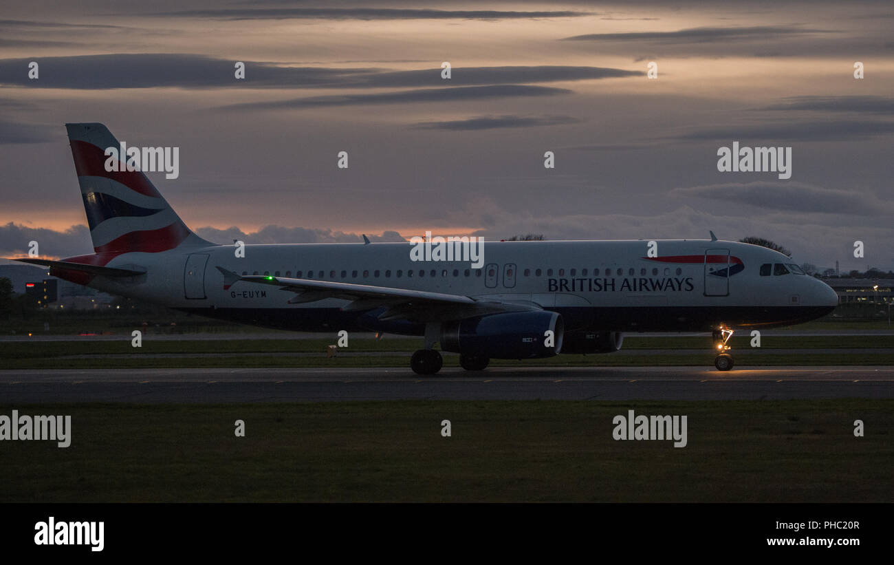 British Airways abend Shuttleservice für London Heathrow gesehen Abflug Flughafen Glasgow, Renfrewshire, Schottland - 8. September 2017 Stockfoto