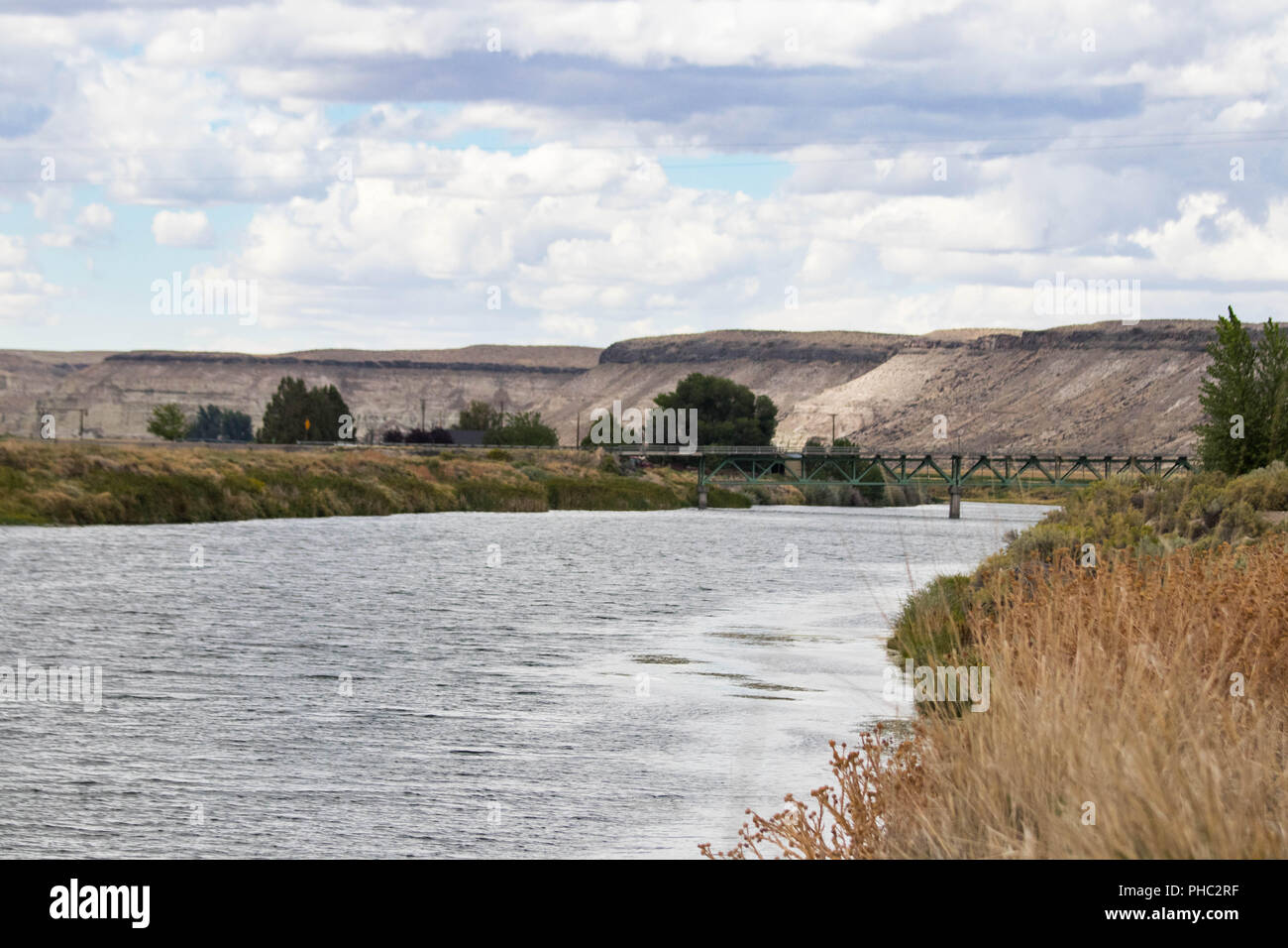 Ein ruhiger Abschnitt der Owyhee River fließt in der Nähe des Oregon-Idaho Grenze. Stockfoto