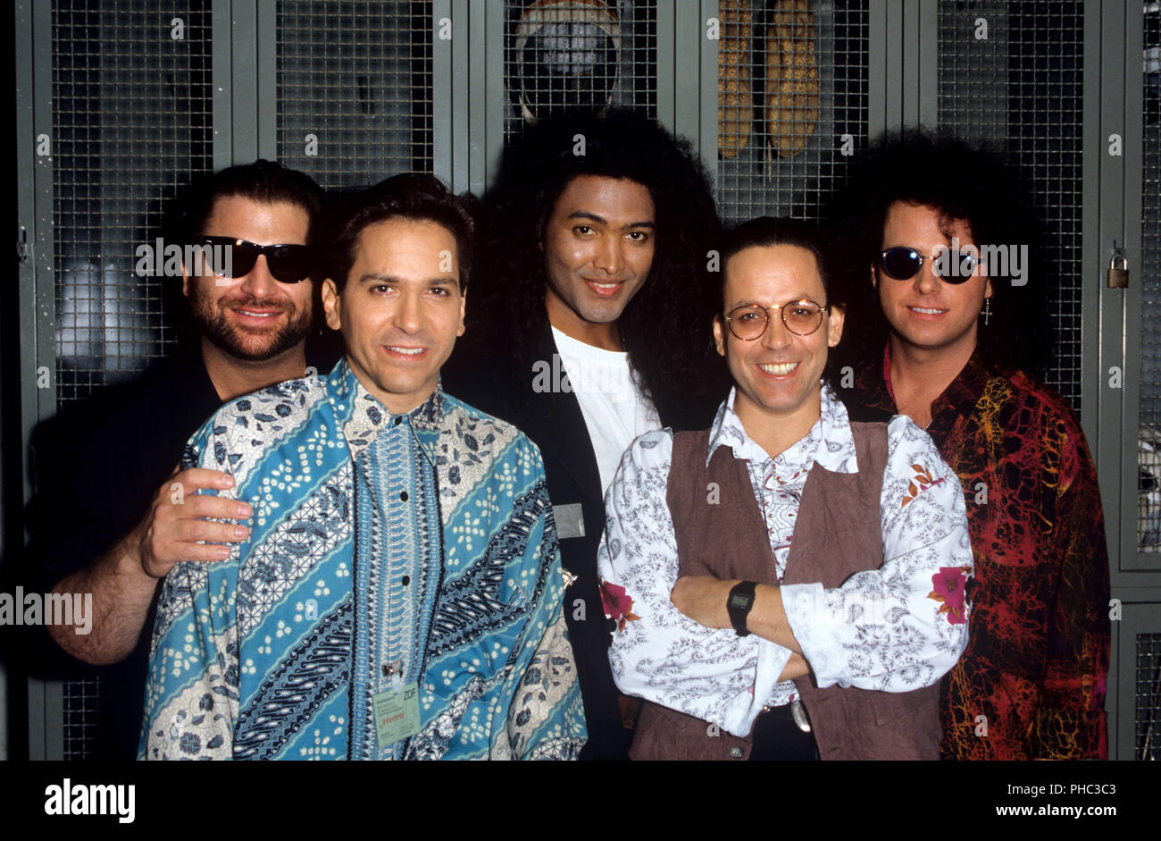 Toto (L-R): David Paich, Mike Porcaro, Jean-Michel Byron, Jeff Porcaro, Steve Lukather am 14.09.1990 in Saarbrücken. | Verwendung weltweit Stockfoto