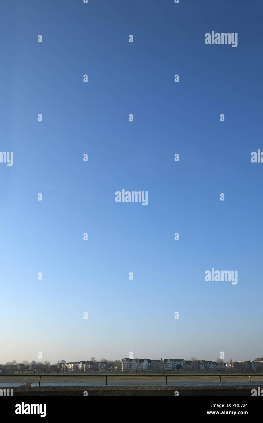 Wolkenlosen blauen Himmel Stockfoto