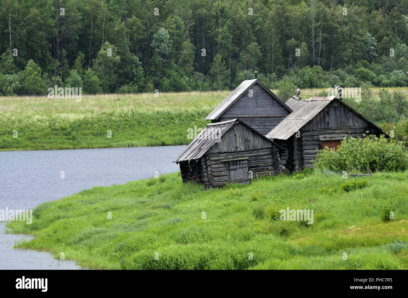 Typisches Dorf im Norden von Russland Stockfoto