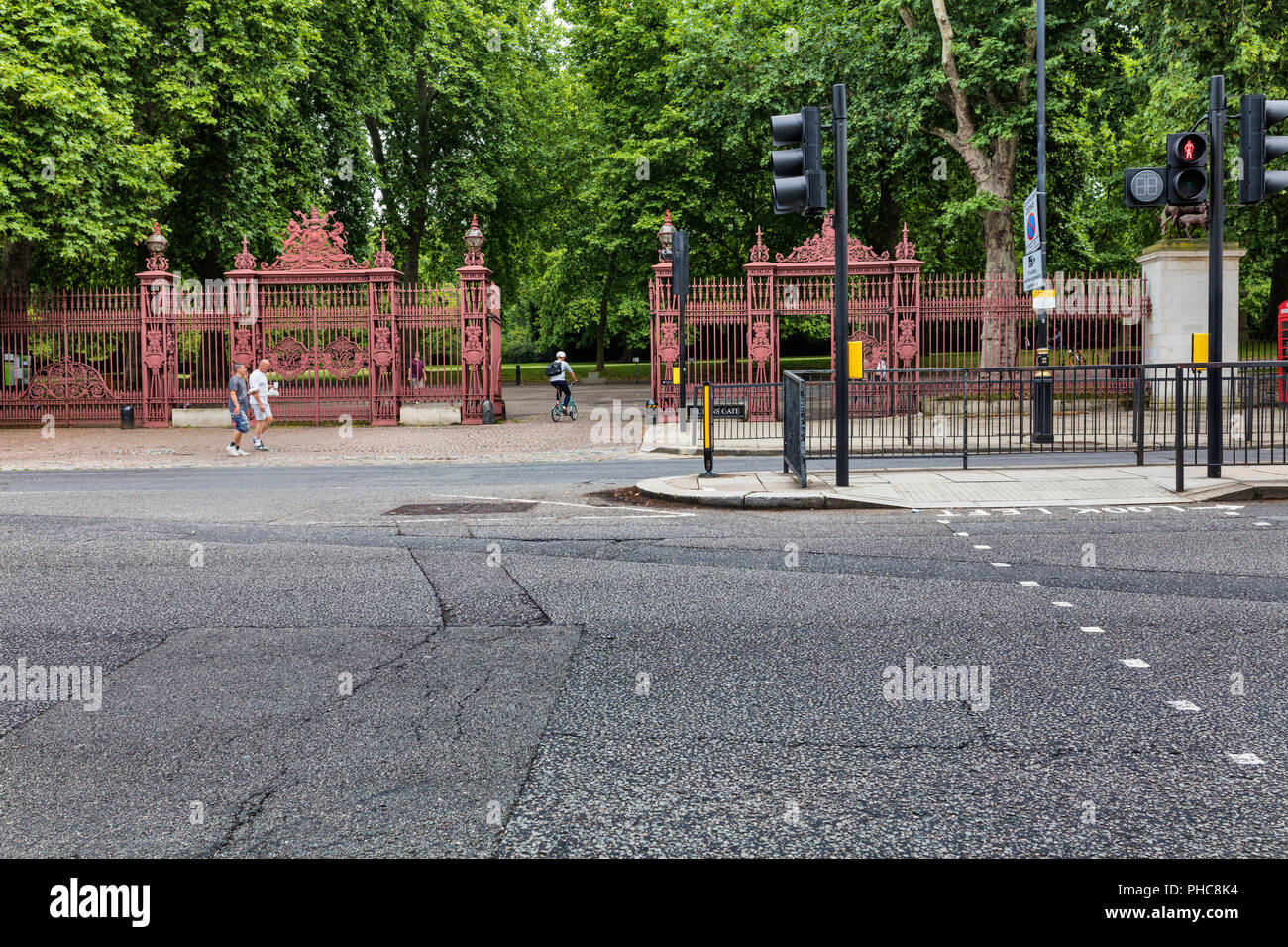 Queen's Gate, Kensington Gardens, London, England, Großbritannien Stockfoto