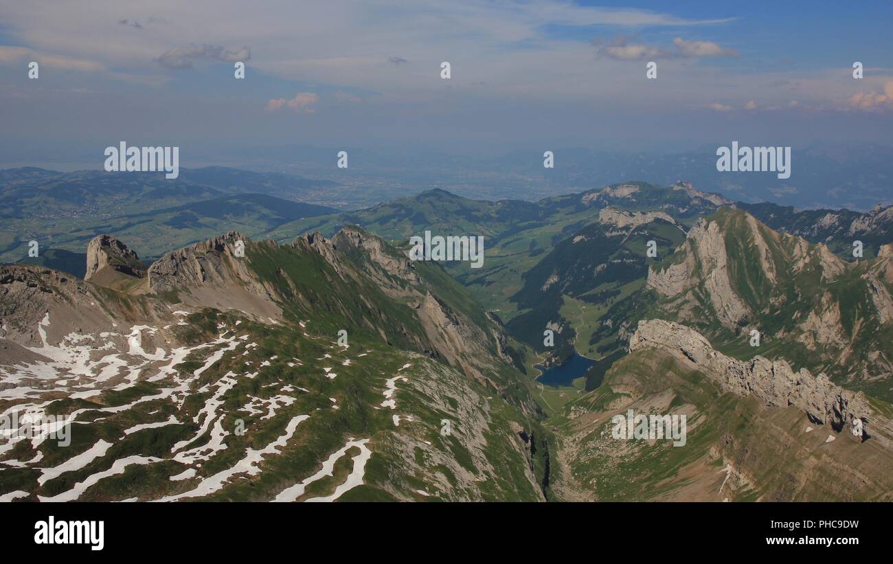 Atemberaubende Aussicht vom Mount Santis in Richtung Appenzell. Stockfoto