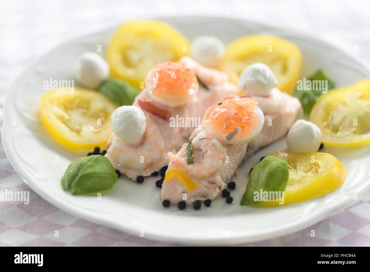 Gelbe Tomaten brandywine mit Lachs Stockfoto