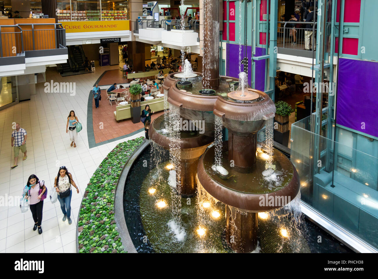 Der Brunnen am Platz Montreal Trust in Montreal Underground City Stockfoto