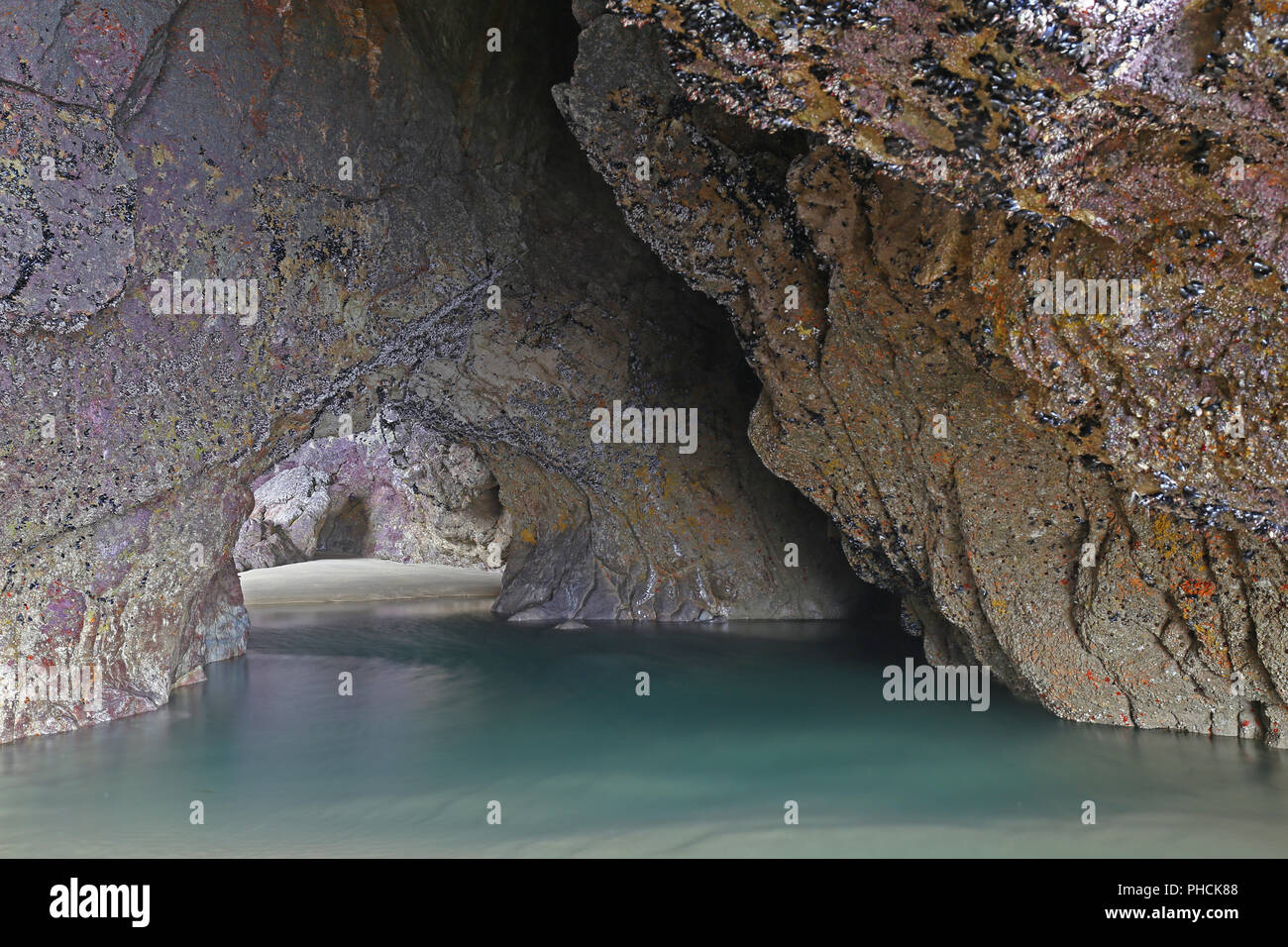 Grotte auf der Halbinsel Crozon, Frankreich Stockfoto