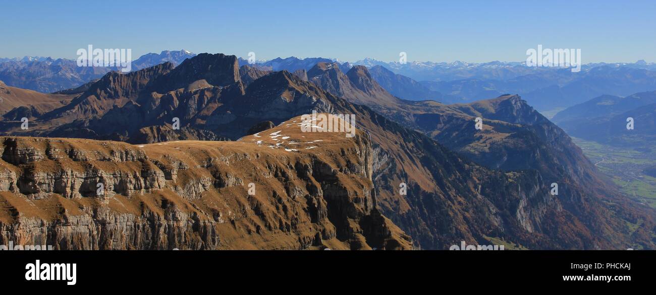 Atemberaubende Aussicht von Chaeserrugg montieren. Schroffe Berge in der Schweiz. Stockfoto