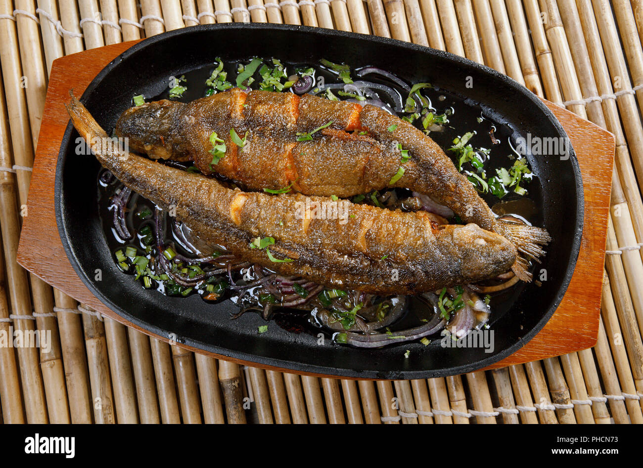 Steamed fish chinese -Fotos und -Bildmaterial in hoher Auflösung – Alamy
