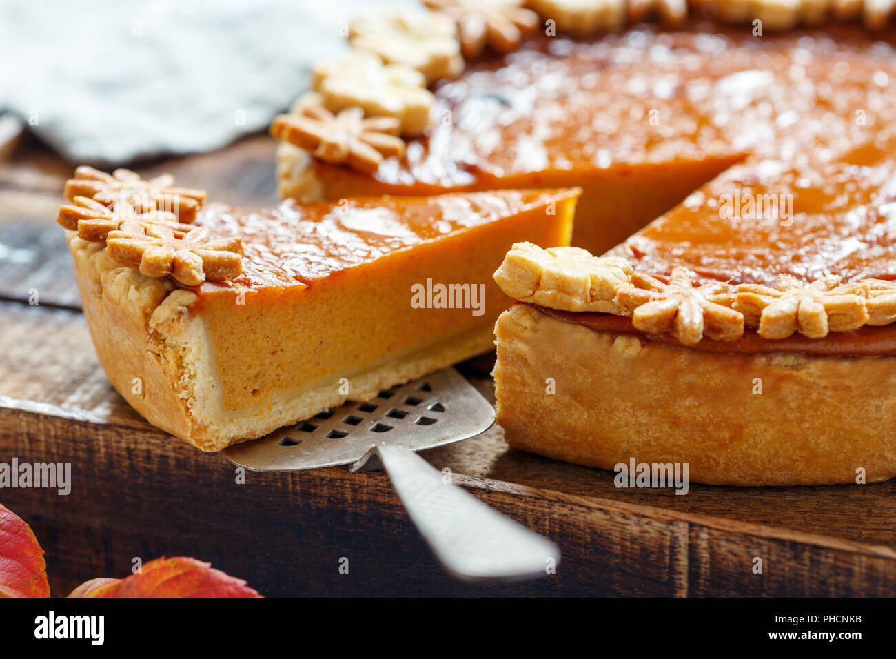 Stück der traditionellen amerikanischen Kürbiskuchen. Stockfoto