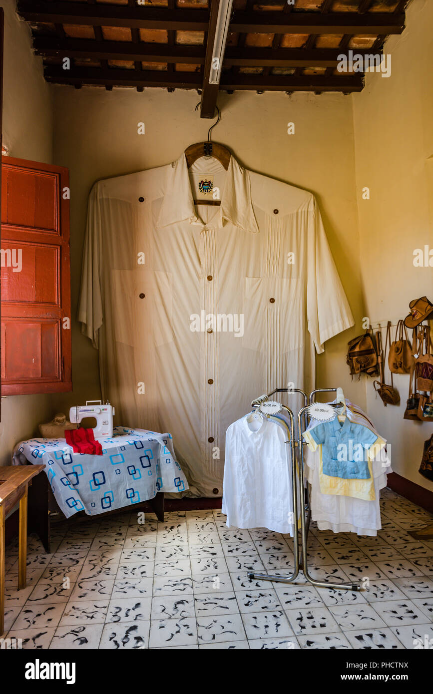 Sancti Spiritus, Kuba/15. März 2017: Die Guayabera Museum Ausstellungen fast 200, was als Kuba Das offizielle Shirt (Legende schlägt vor, dass ein Stockfoto
