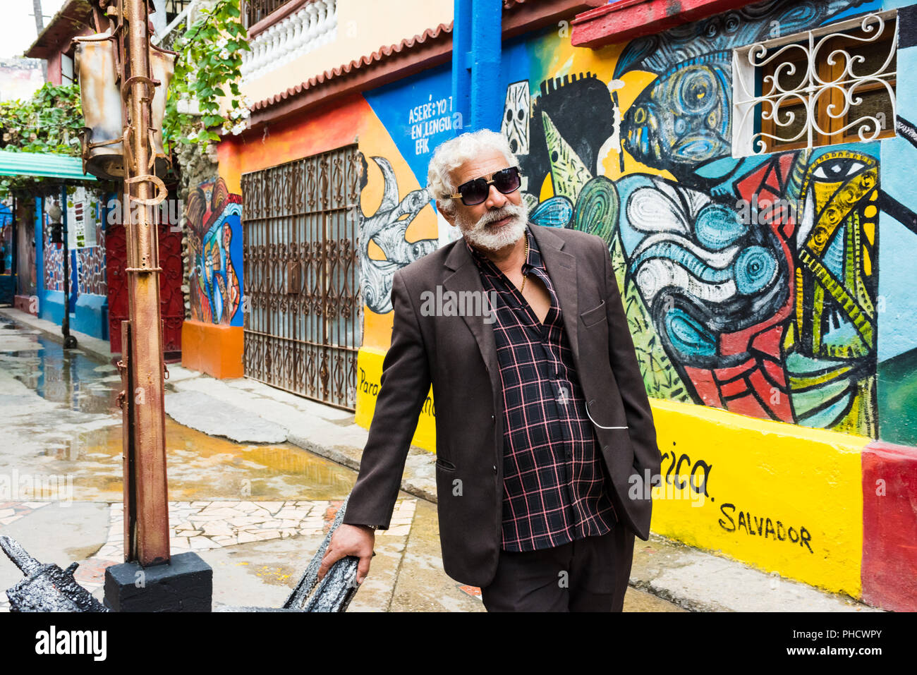 Havanna, Kuba/März 20, 2016: Salvador Gonzales Escalona, Bildhauer und Künstler hinter Hamel Alley und die Erhaltung der Afrokubanischen Kultur. Stockfoto