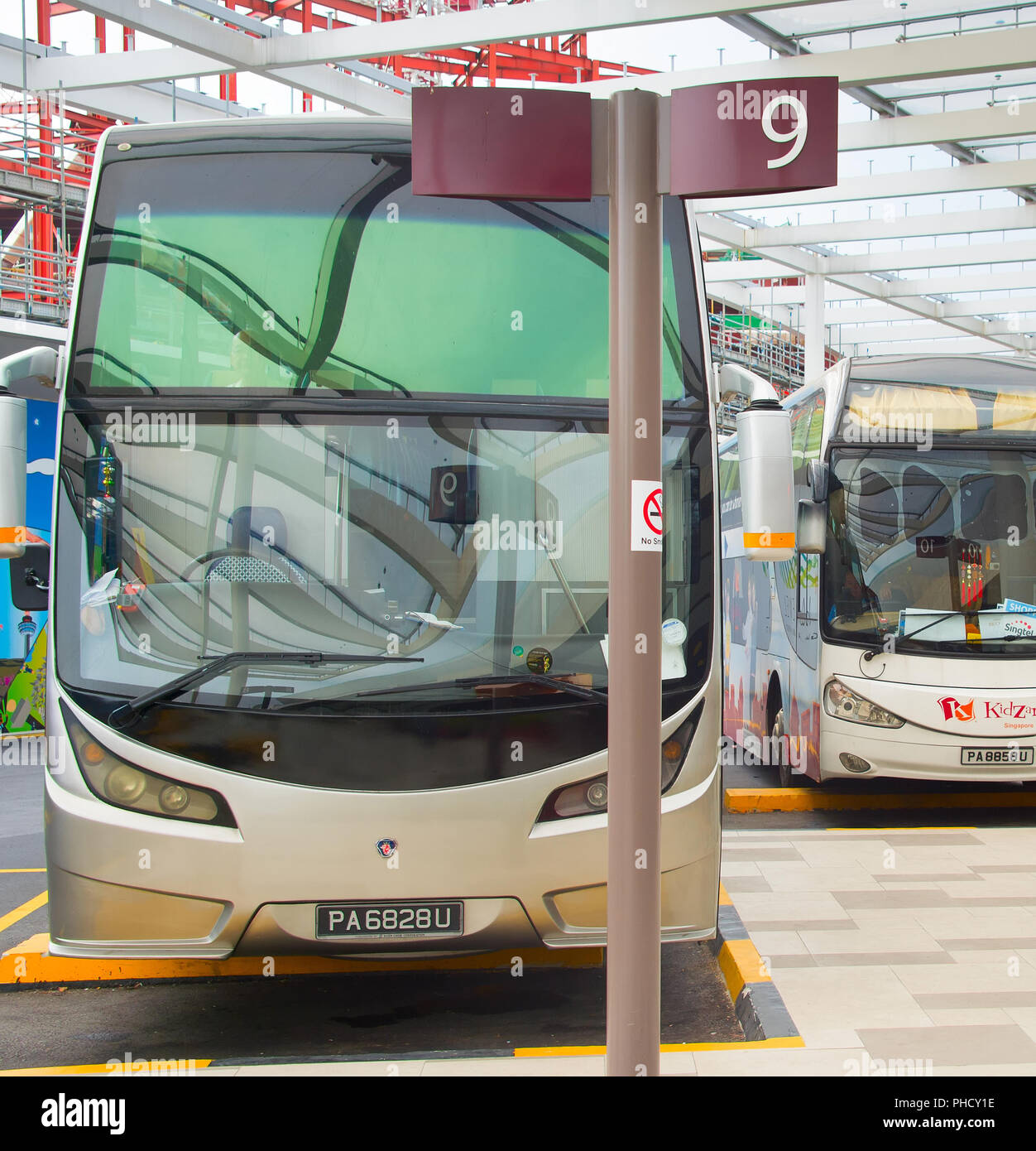 Bus Parken am Flughafen. Singapur Stockfoto