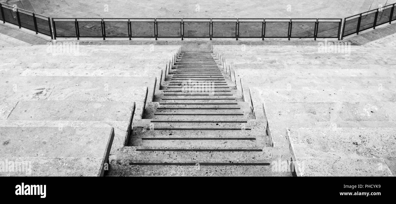 Schwarze und weisse Treppe Stockfoto