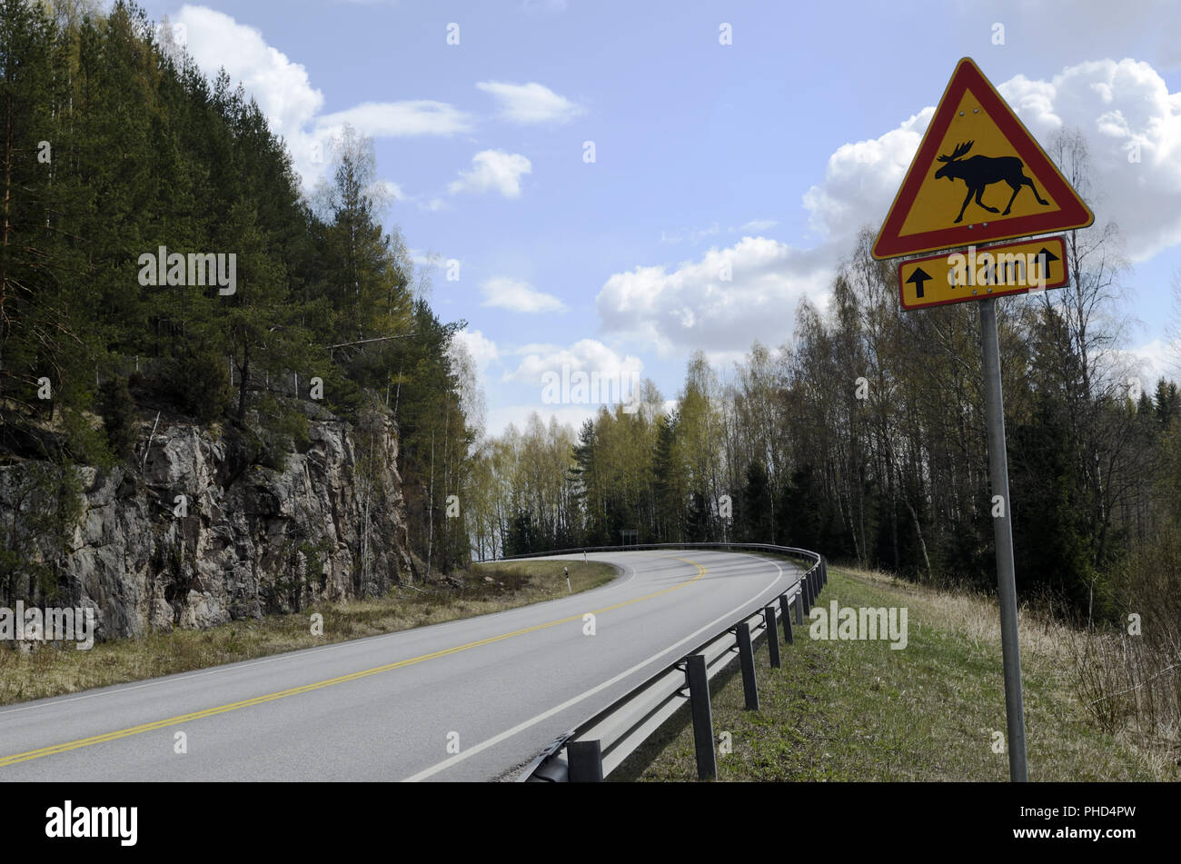 Elch Schild an der Straße in Finnland Stockfoto