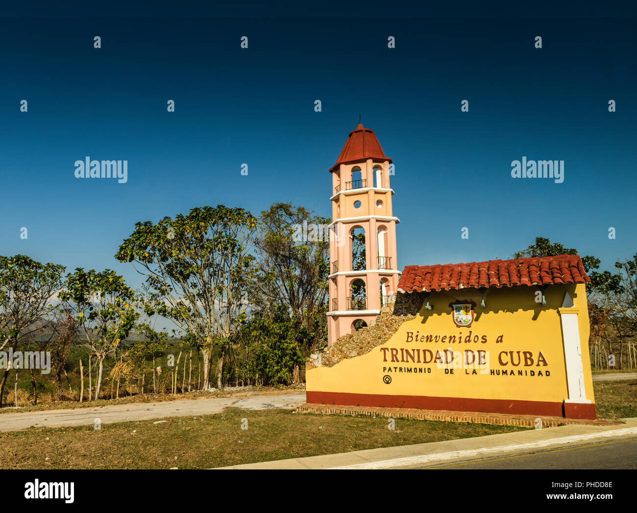 Trinidad, Kuba/15. März 2016: am Eingang zum UNESCO-Stadt Trinidad, Kuba Willkommen Besucher anmelden. Bienvenidos a Trinidad de Cuba. Stockfoto