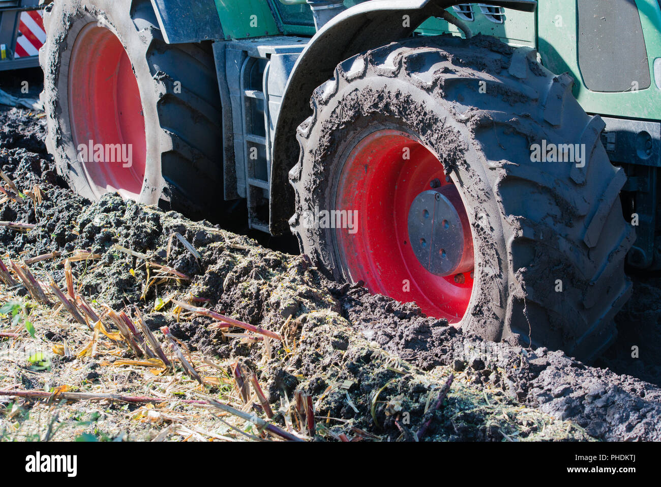 Mais Ernte, erntezeit Lkw mit Traktor Stockfoto