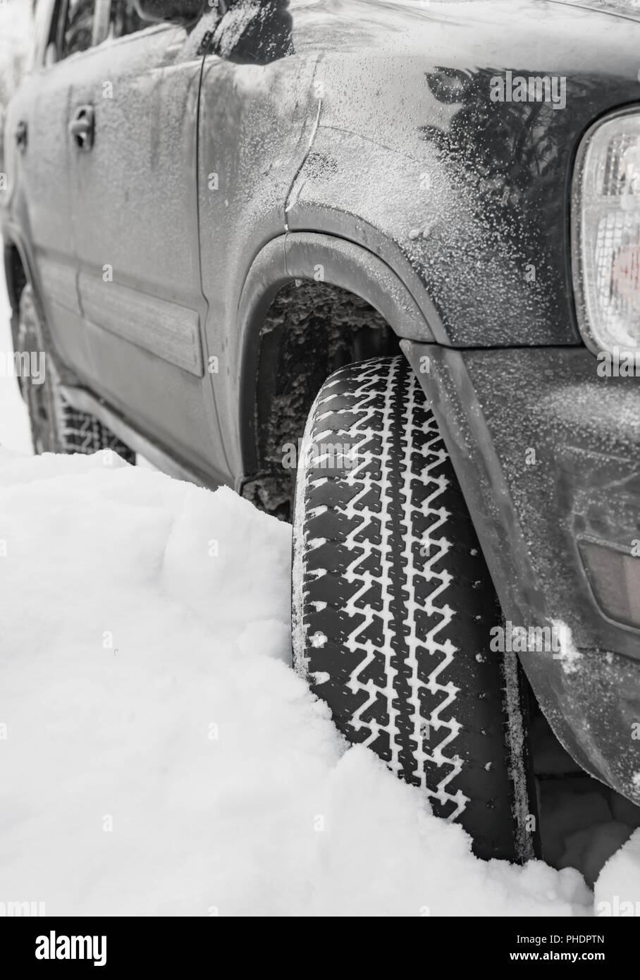 Rad im tiefen Winter Schnee snowbank Stockfoto