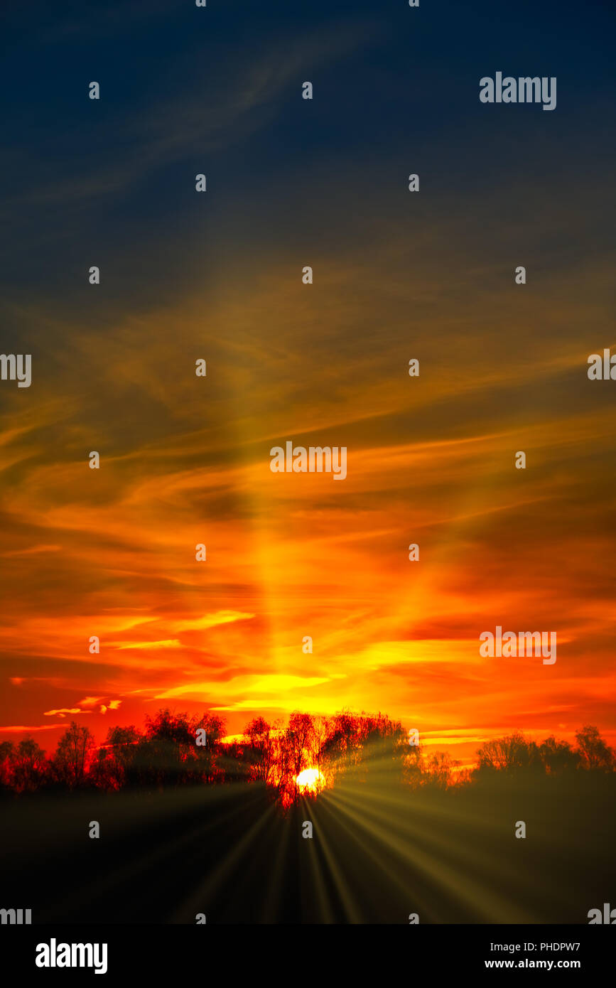Sonnenuntergang in Wolken Stockfoto