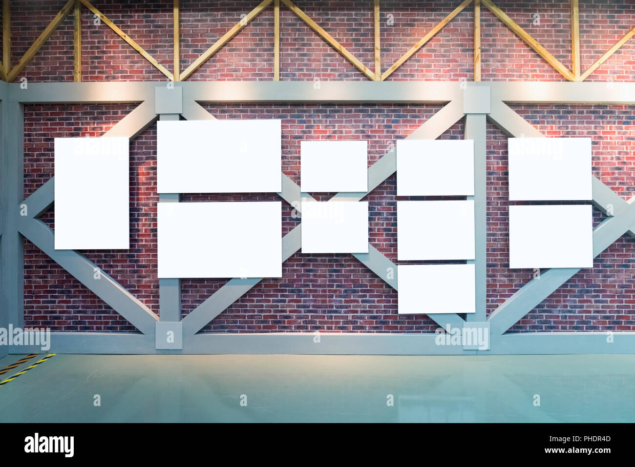 Leere Frames auf Wand Stockfoto