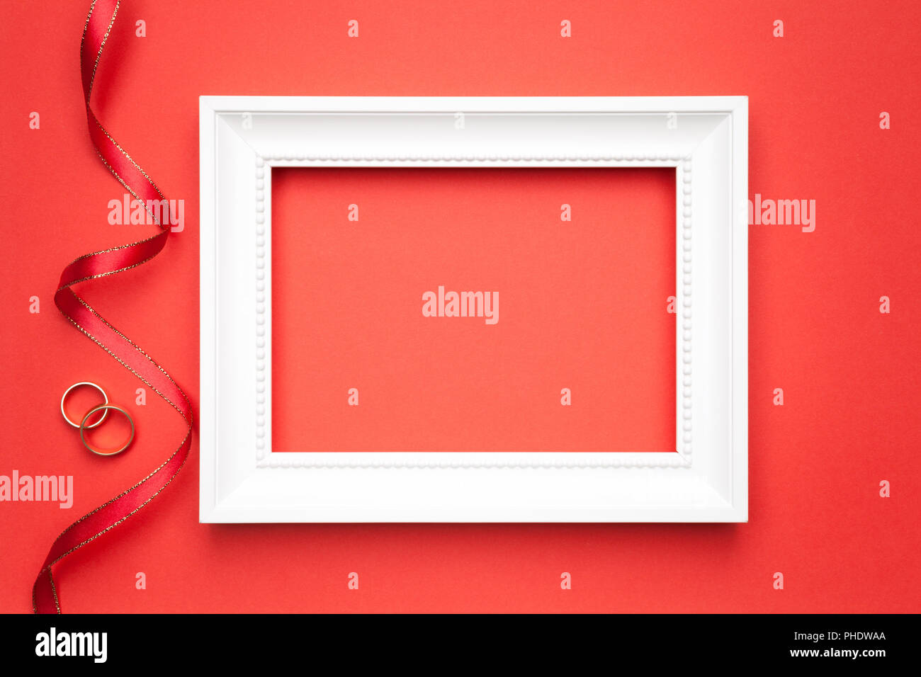 Hochzeit Hintergrund mit Ringen Stockfoto