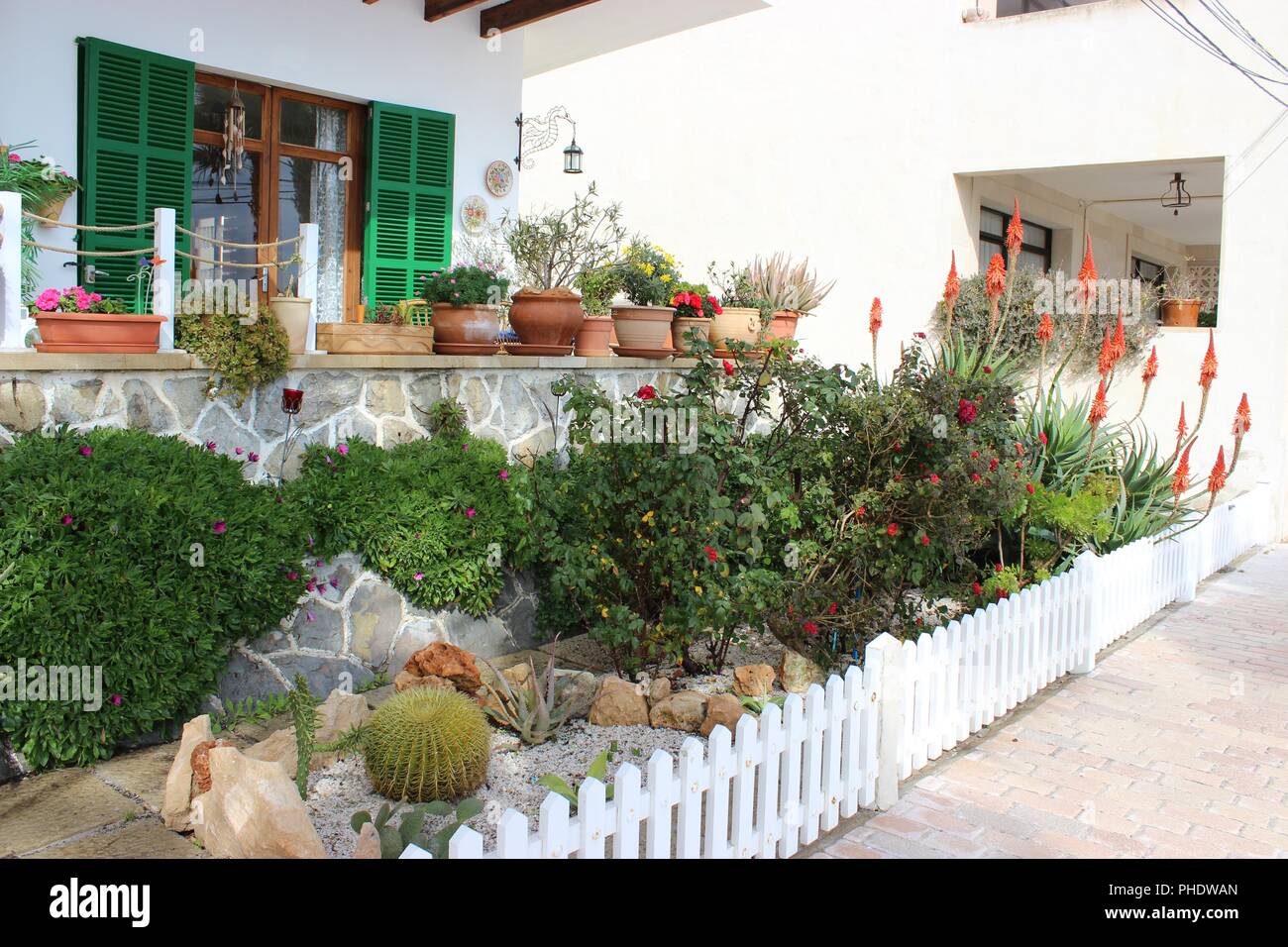 Mediterrane front Fotos und Bildmaterial in hoher Auflösung Alamy