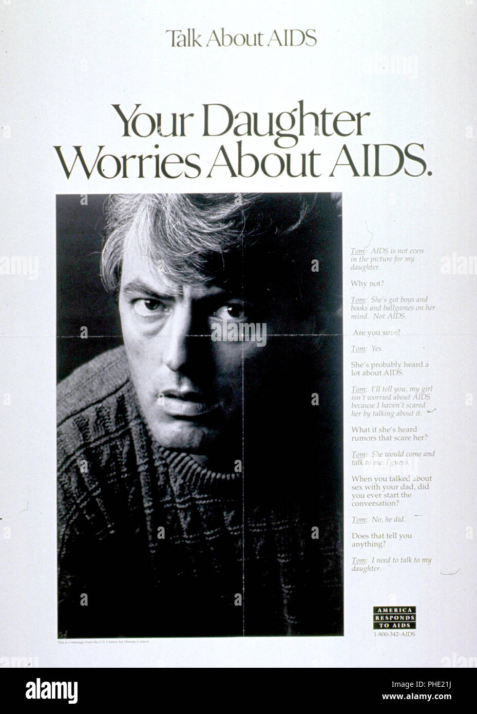 Ihre Tochter sorgen über AIDS-Plakat 1980 s Stockfoto