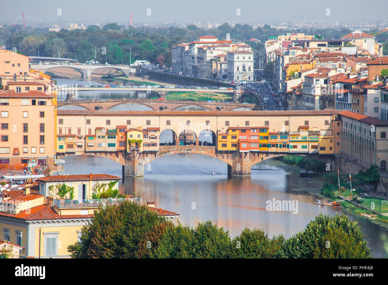 Brücken über den Fluss Arno in Florenz Stockfoto