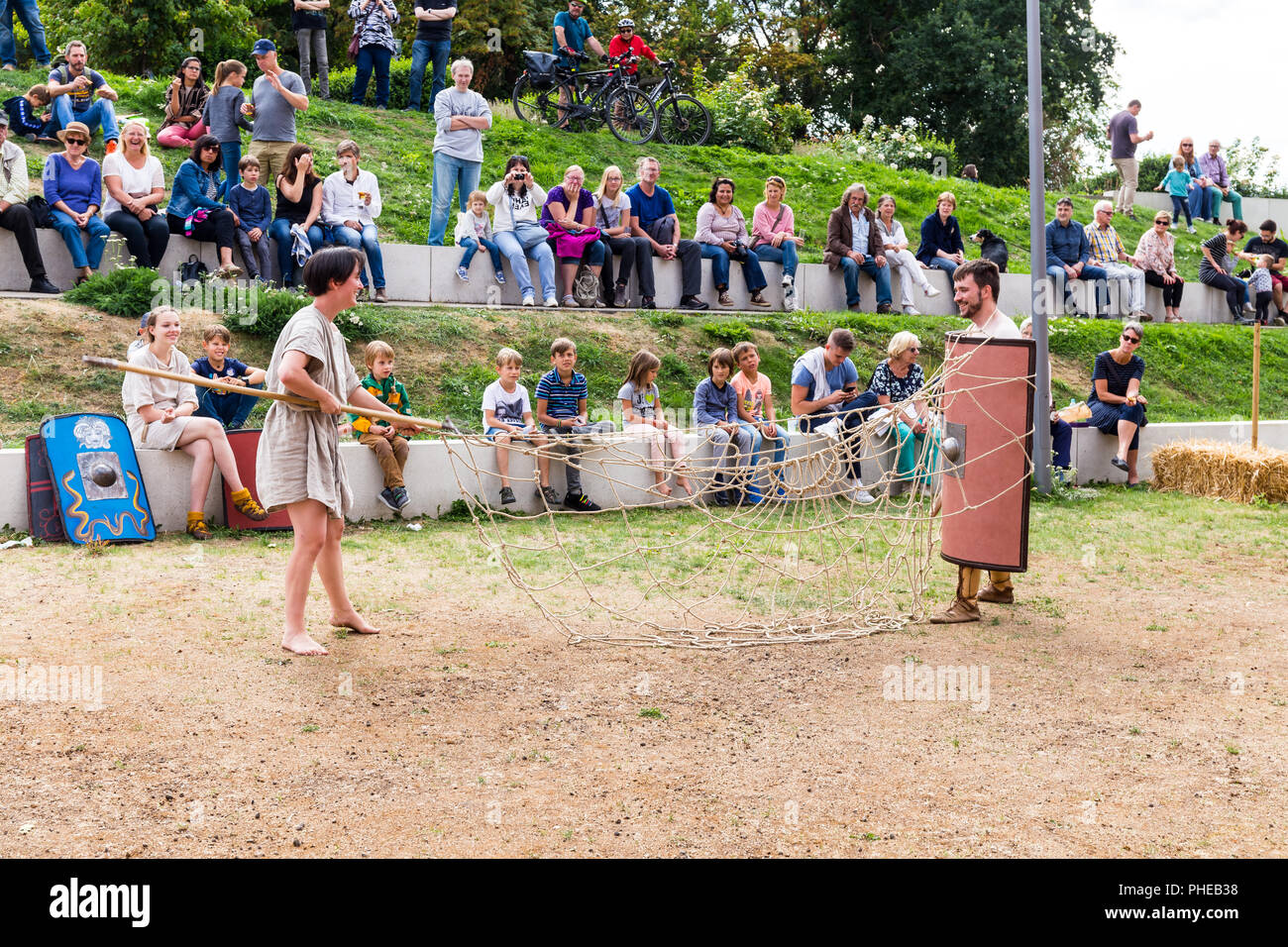 Gladiatoren Training - Römische re enactment in Zülpich - 26. August 2018 - Zülpich, Nordrhein-Westfalen, NRW, Deutschland, Europa Stockfoto