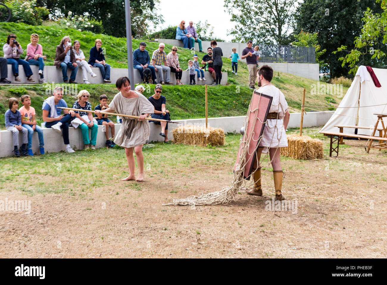 Gladiatoren Training - Römische re enactment in Zülpich - 26. August 2018 - Zülpich, Nordrhein-Westfalen, NRW, Deutschland, Europa Stockfoto