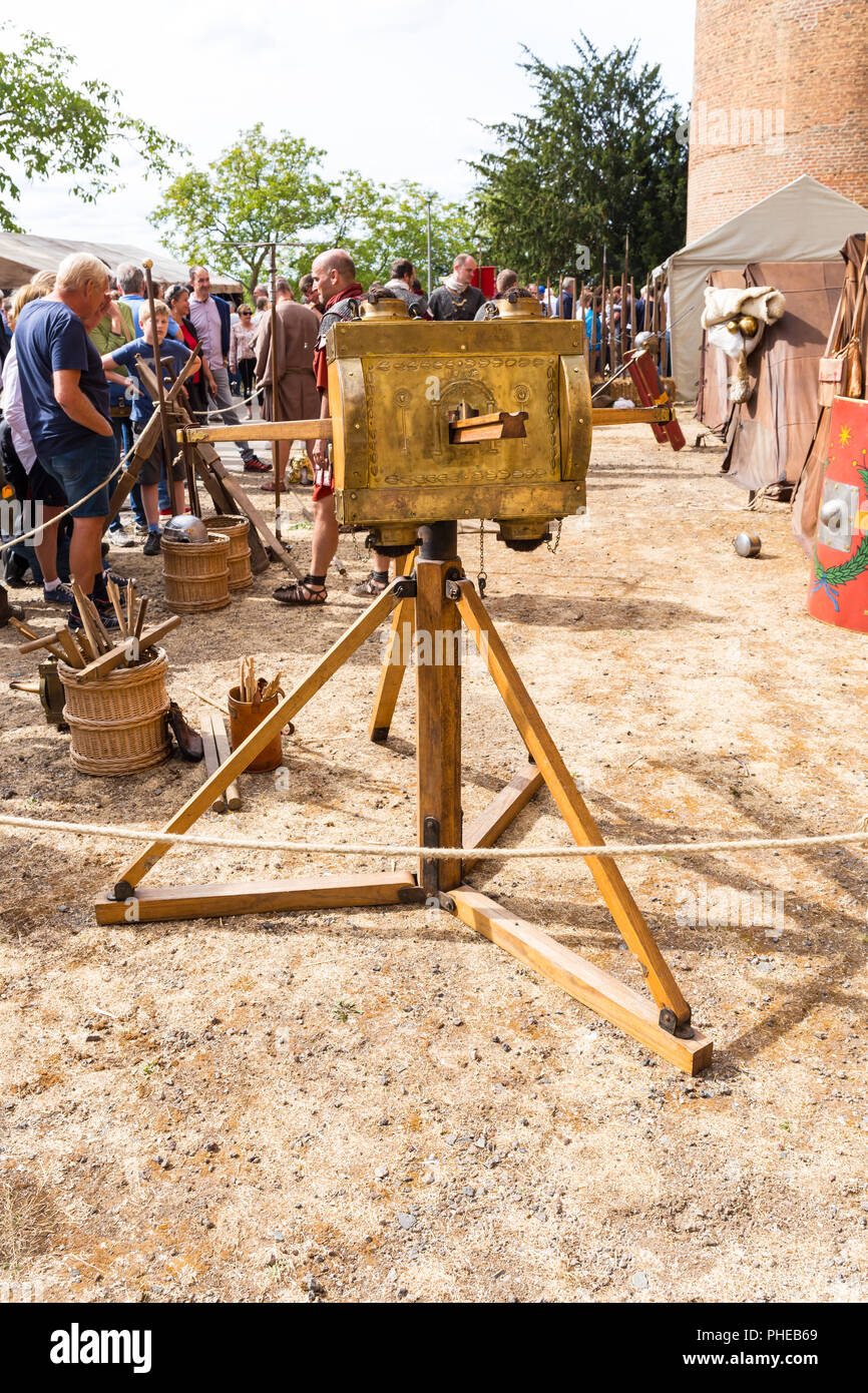 Eine ballista auch Skorpion bezeichnet. Roman re enactment in Zülpich - 26. August 2018 - Zülpich, Nordrhein-Westfalen, NRW, Deutschland, Europa Stockfoto