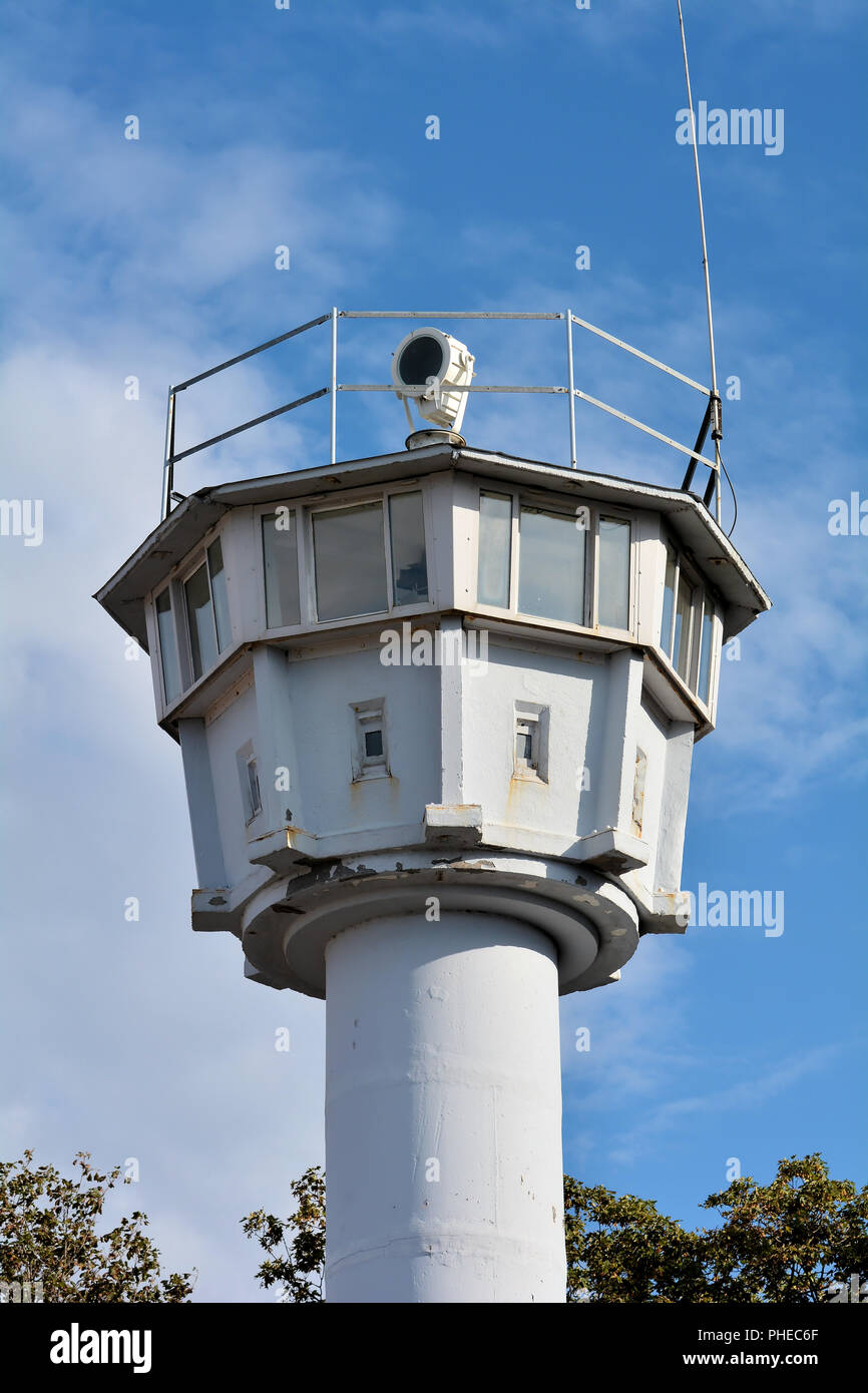 Ehemalige DDR-Wachturm in Kühlungsborn an der Ostsee. Stockfoto