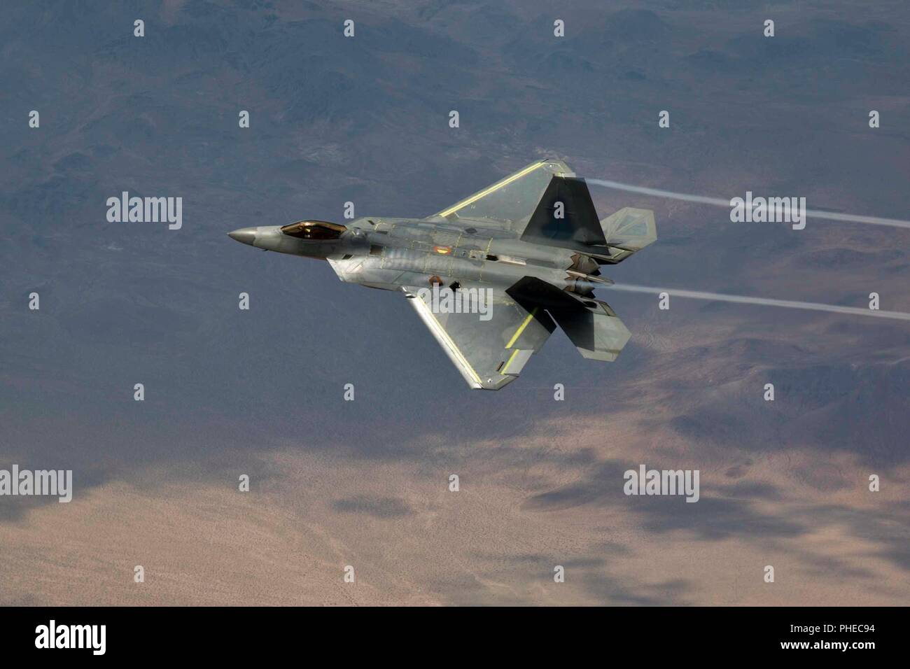 F-22 Raptor4006 macht seinen zweiten Flug 18. Juli nach einer umfangreichen Sanierung wieder in die Luft zu kommen. (Foto mit freundlicher Genehmigung von Christopher Higgins/Lockheed Martin) Stockfoto