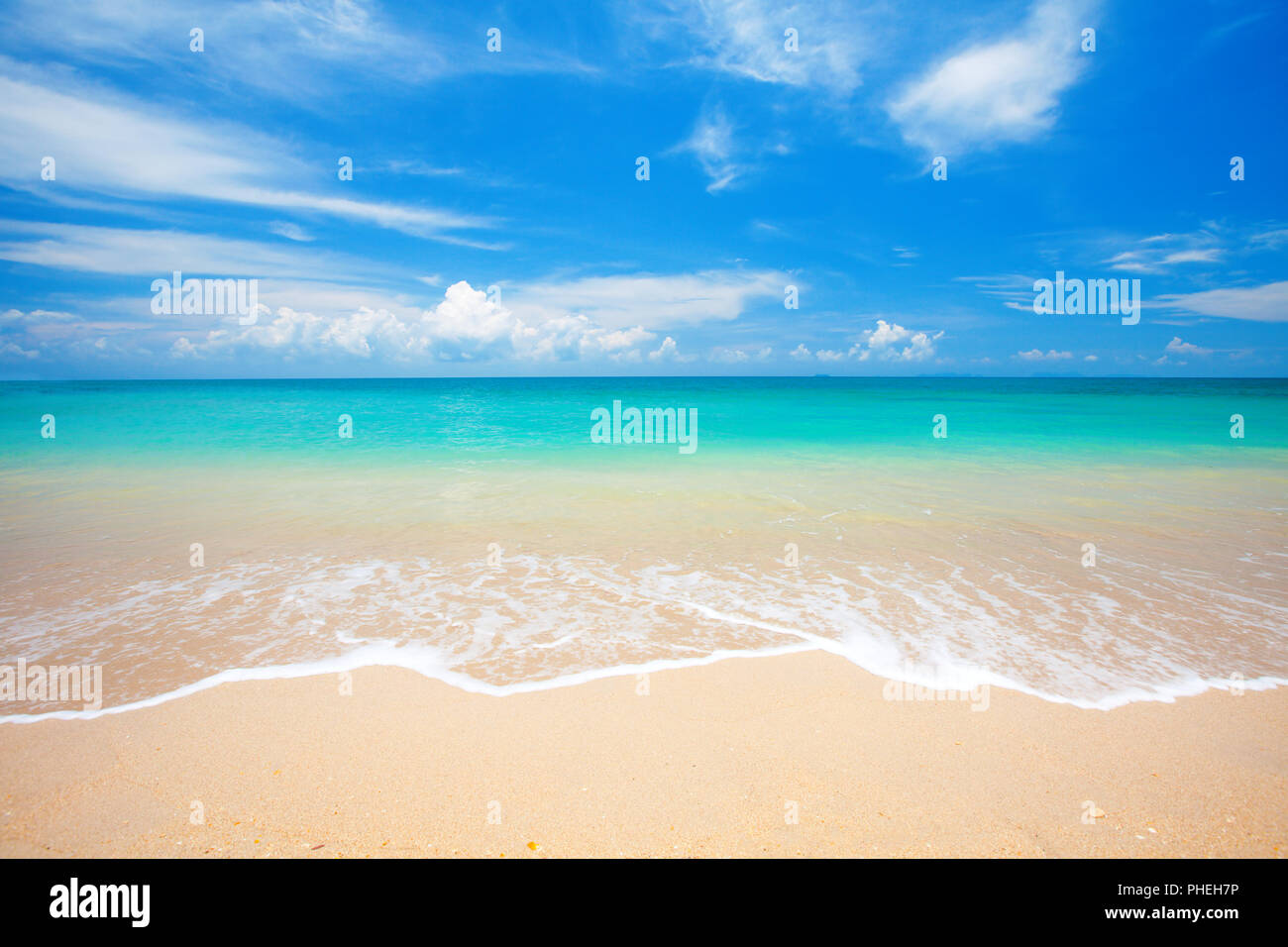 Strand und das tropische Meer Stockfoto