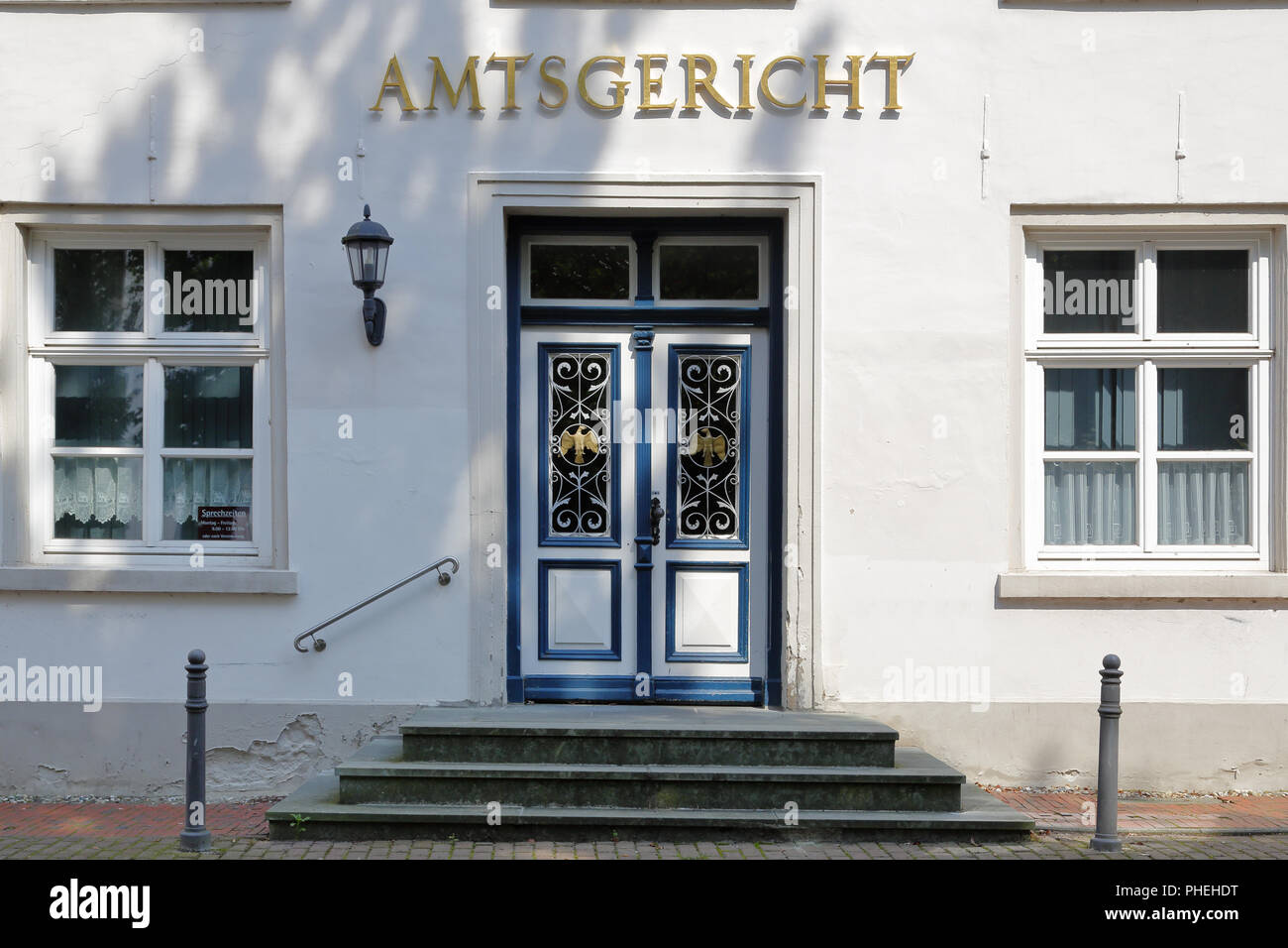 Eingang des Amtsgericht Aurich Stockfoto