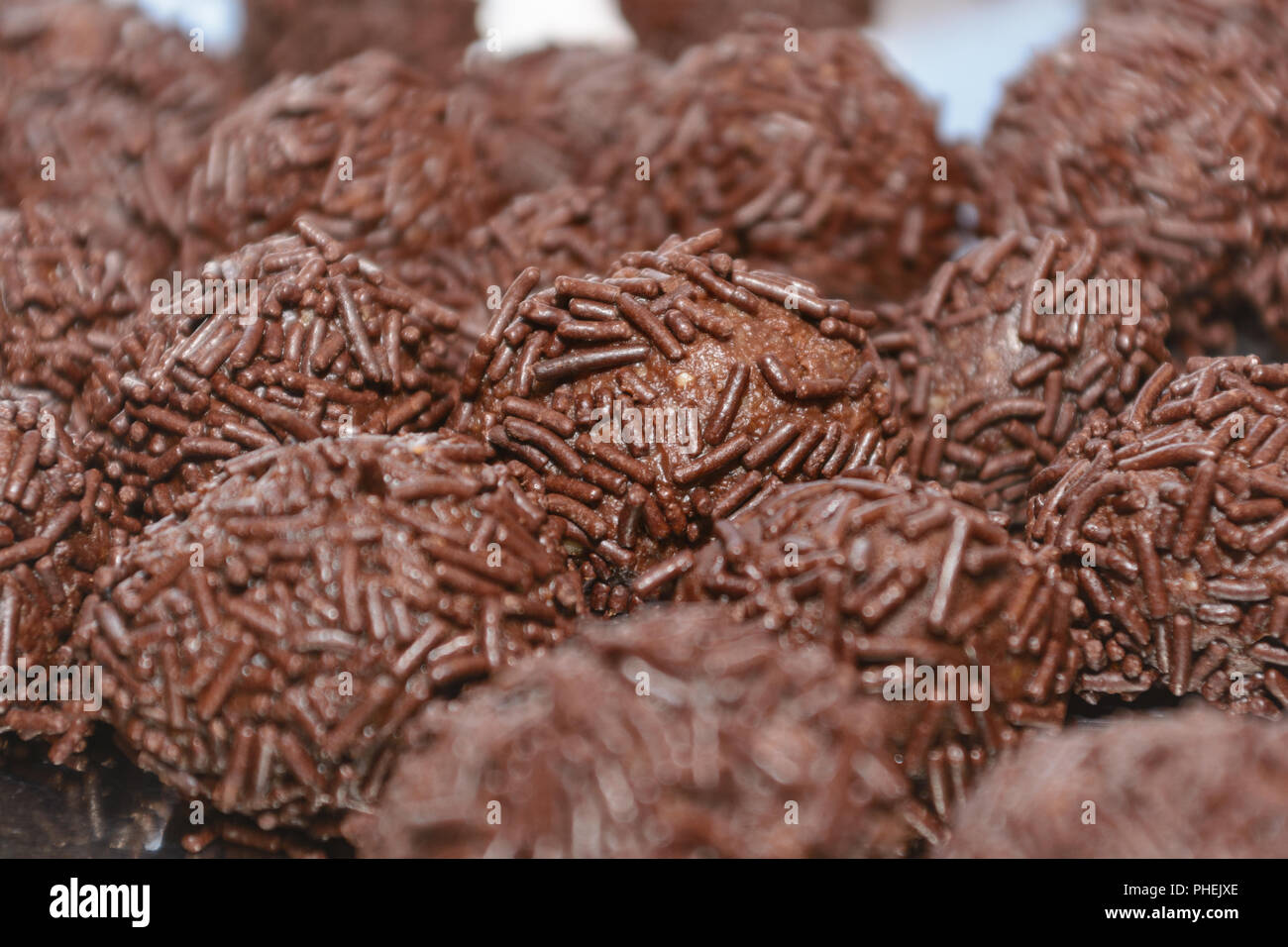 Nougat als leckere Süßwaren - Nahaufnahme von Pralinen Stockfoto