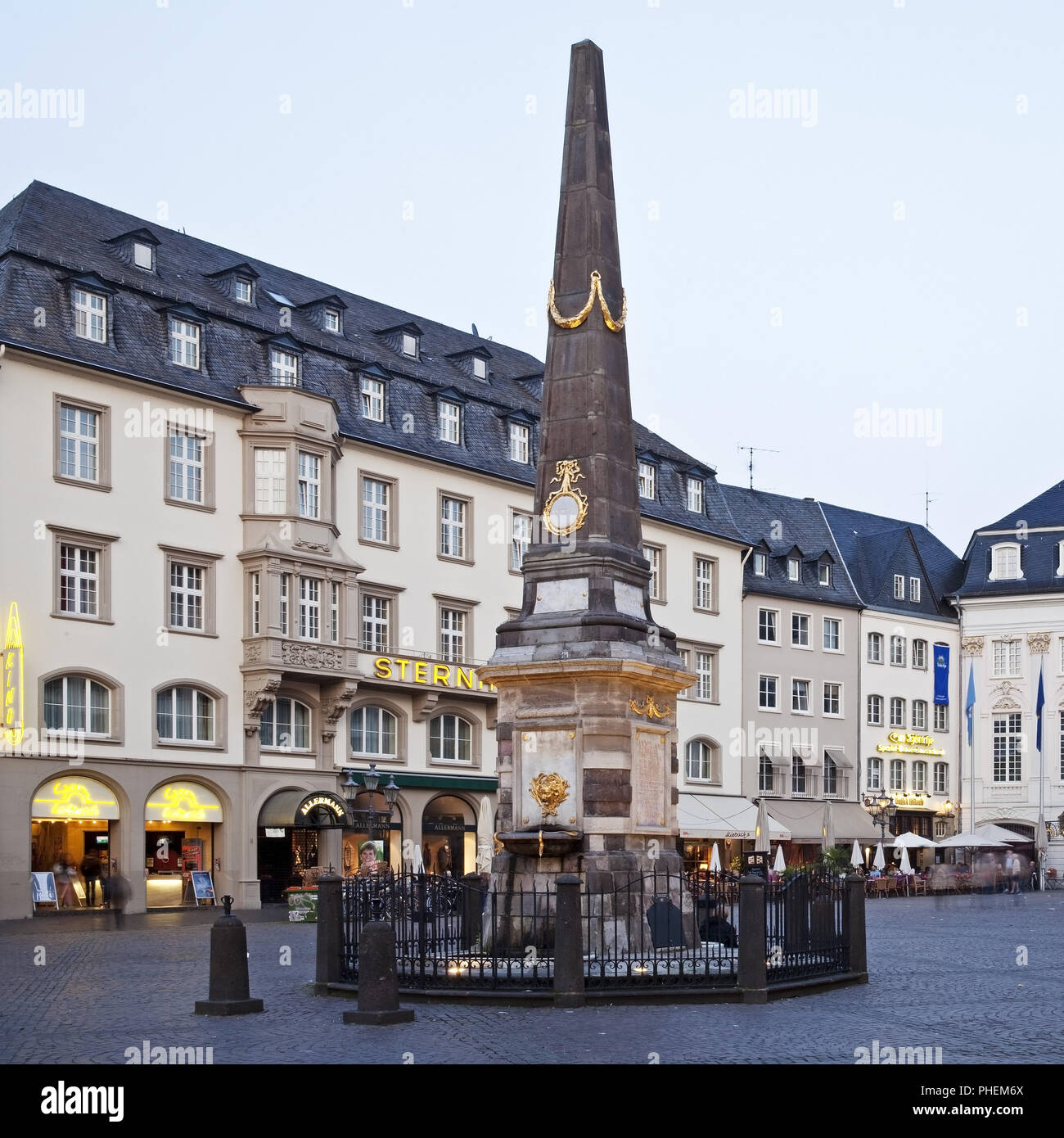 Markt brunnen -Fotos und -Bildmaterial in hoher Auflösung – Alamy