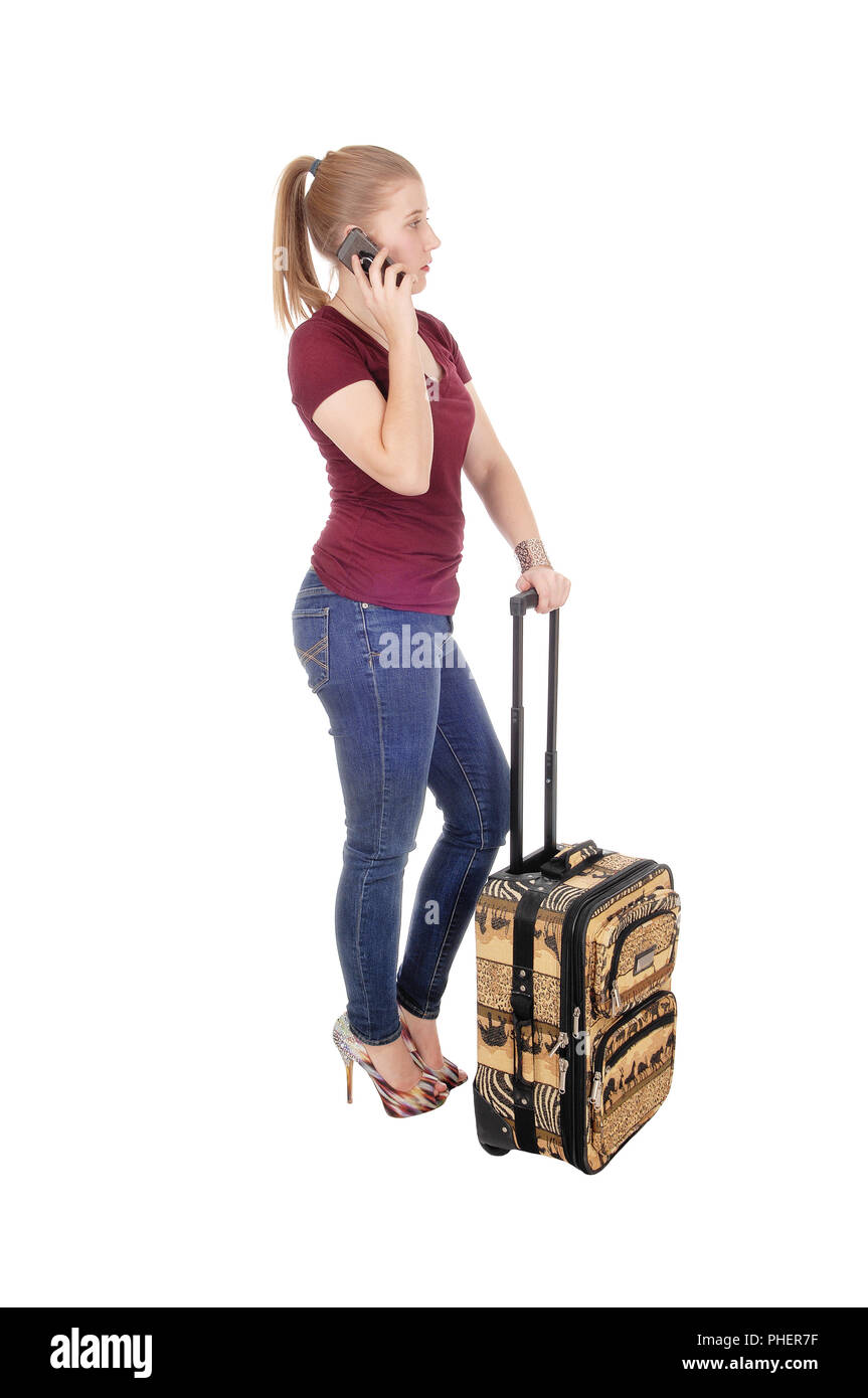 Frau mit Koffer am Telefon sprechen Stockfoto